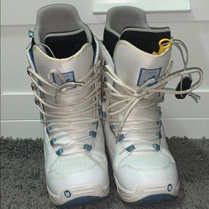 Burton women’s snowboarding boots